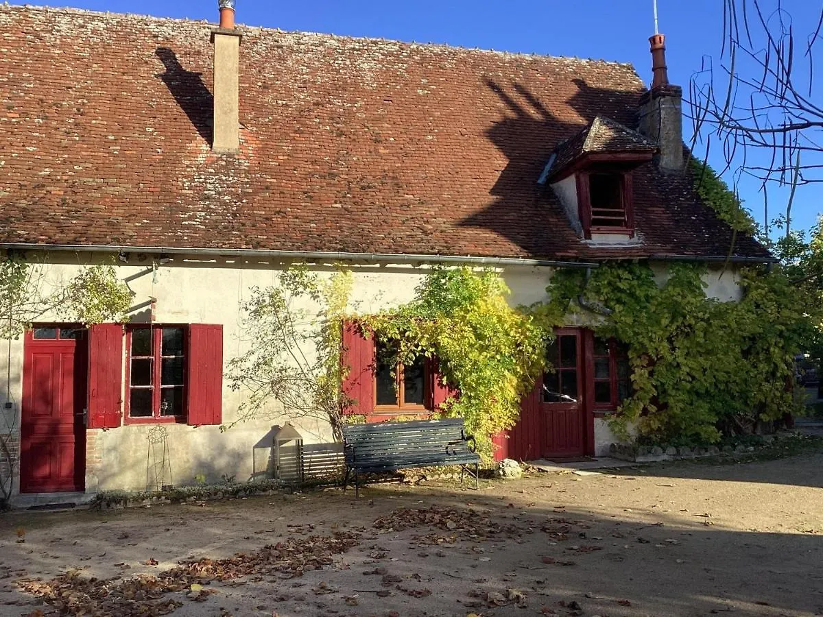 Charming Holiday Home With Private Garden Le Veurdre