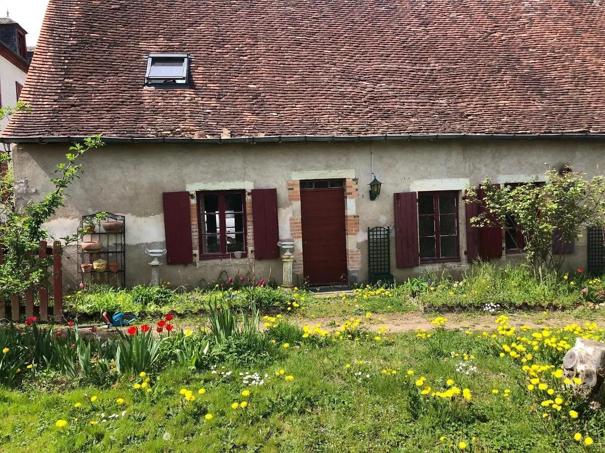 Charming Holiday Home With Private Garden Le Veurdre