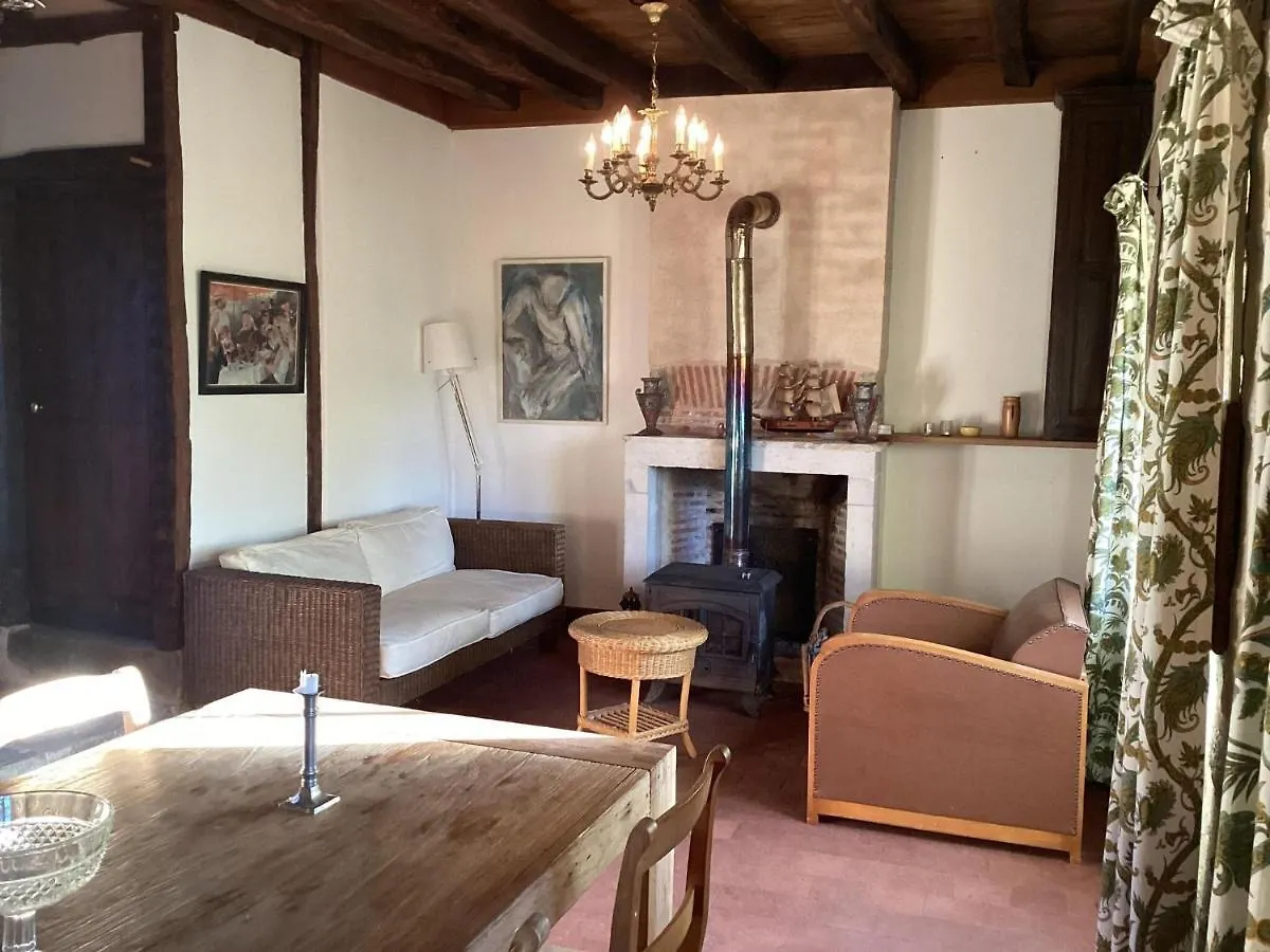 Charming Holiday Home With Private Garden Le Veurdre