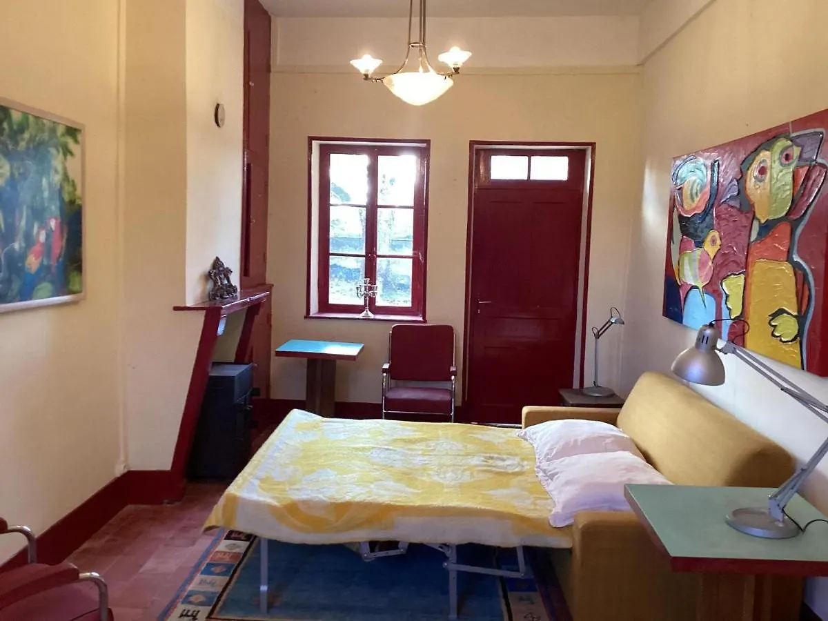 Charming Holiday Home With Private Garden Le Veurdre
