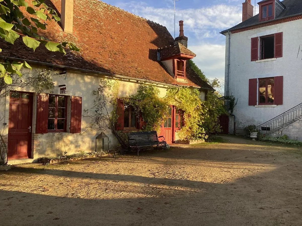 Charming Holiday Home With Private Garden Le Veurdre