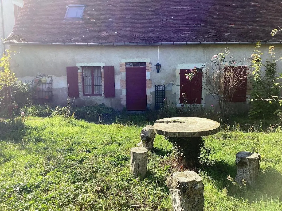 Charming Holiday Home With Private Garden Le Veurdre