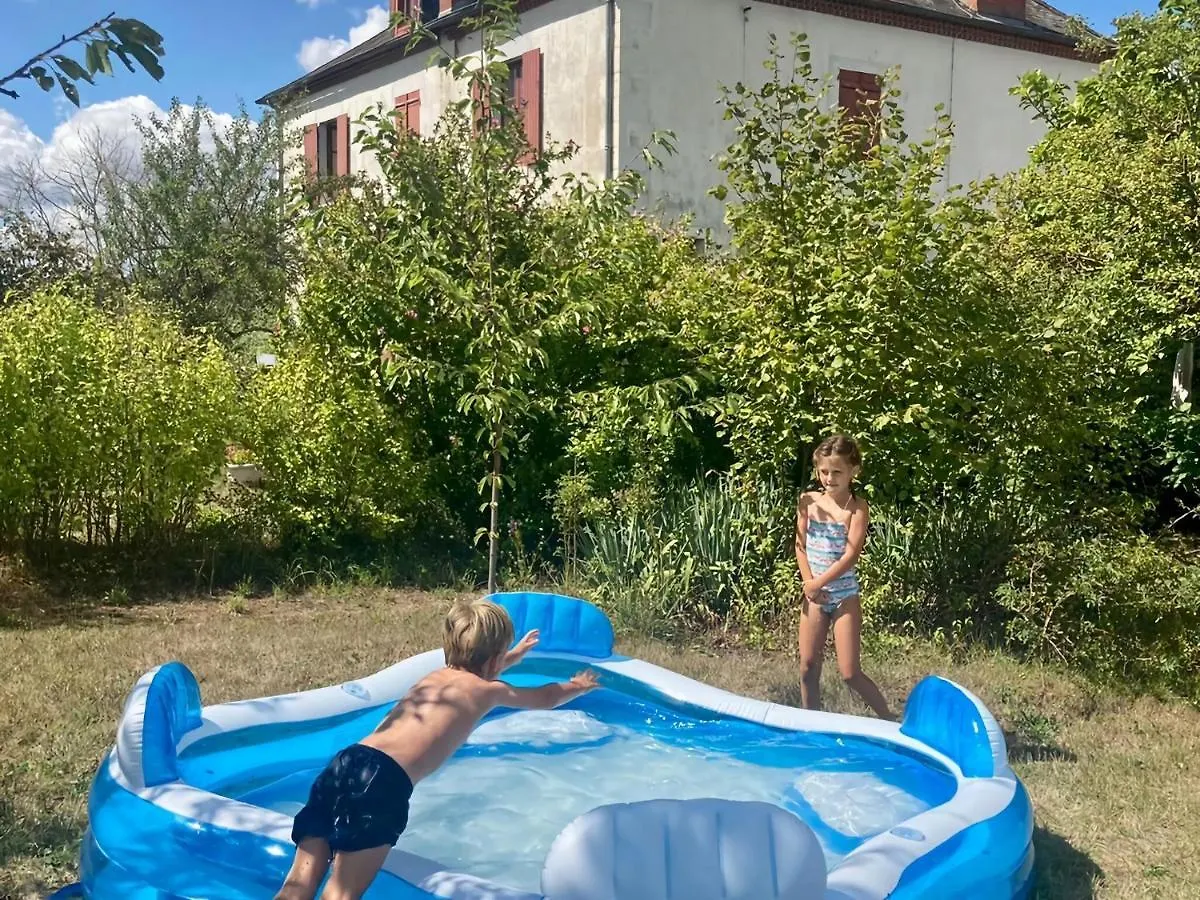 Charming Holiday Home With Private Garden Le Veurdre