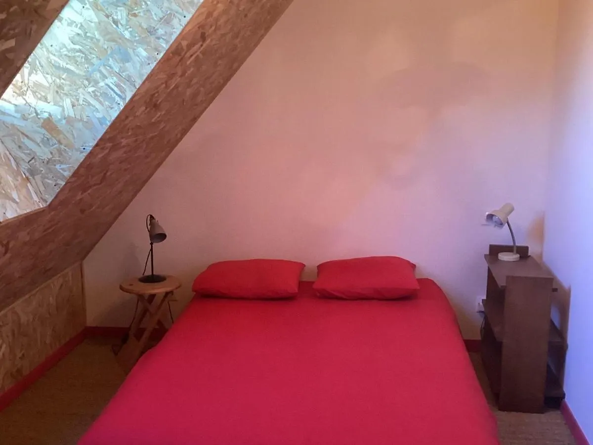 Charming Holiday Home With Private Garden Le Veurdre 0*,