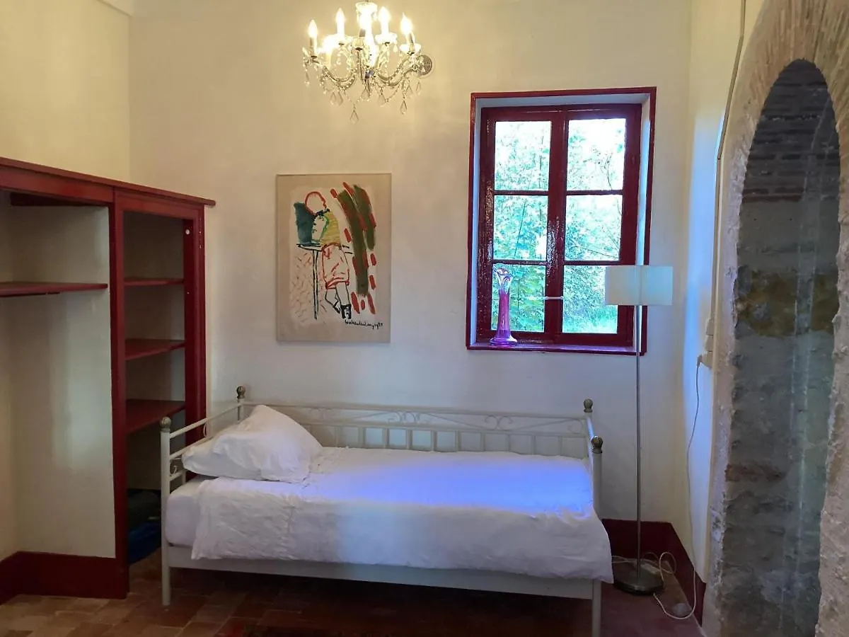 Charming Holiday Home With Private Garden Le Veurdre France